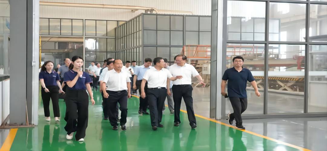 省人大常委會(huì)副主任、黨組書記楊東奇到新港集團(tuán)走訪調(diào)研，點(diǎn)贊新港仿生膠技術(shù)創(chuàng)新